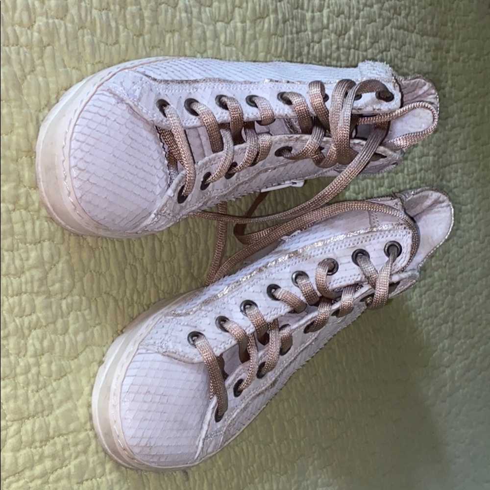 Light silver leather high top shoe